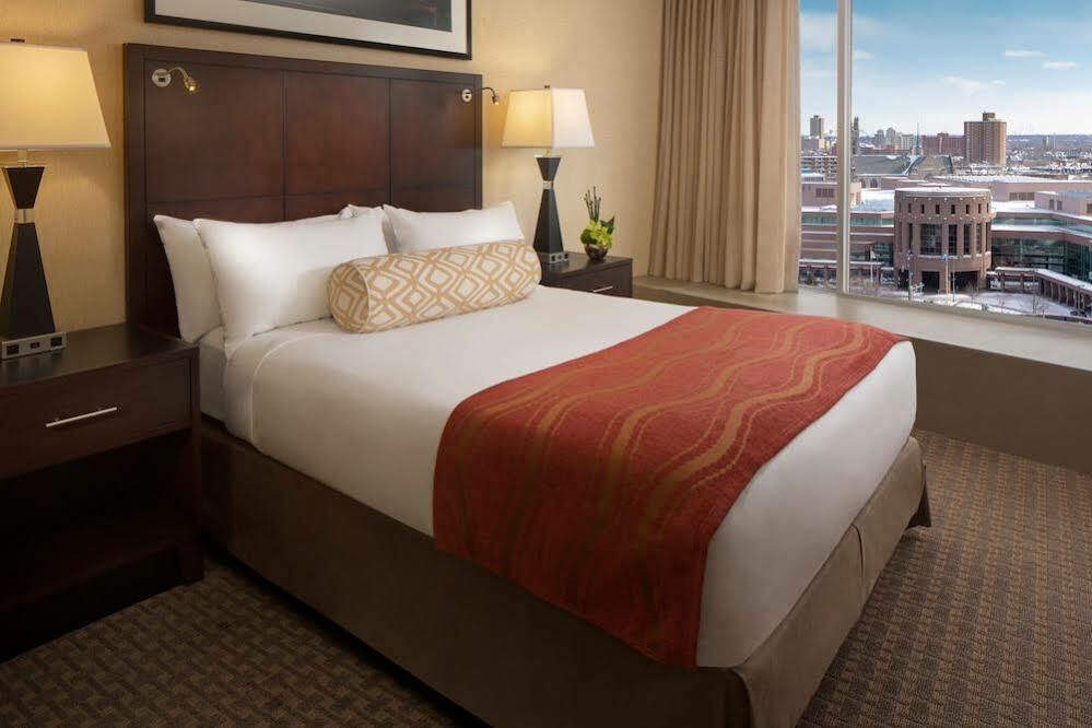 Sheraton Minneapolis Downtown Convention Center Екстериор снимка